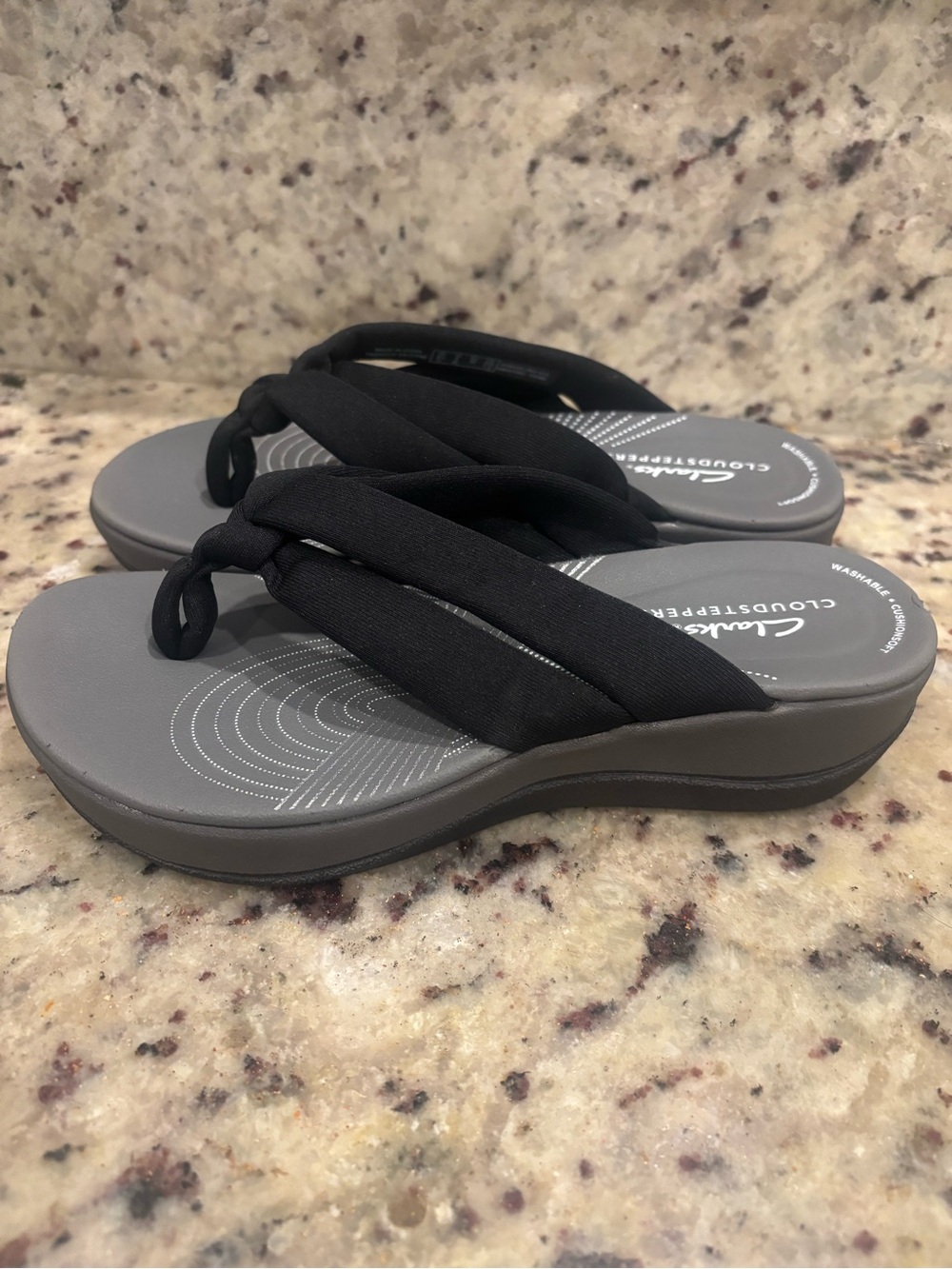 Cloudsteppers By Clarks Arla Glison Women Flip Flop 5M BlackSlip On sandal NEW
